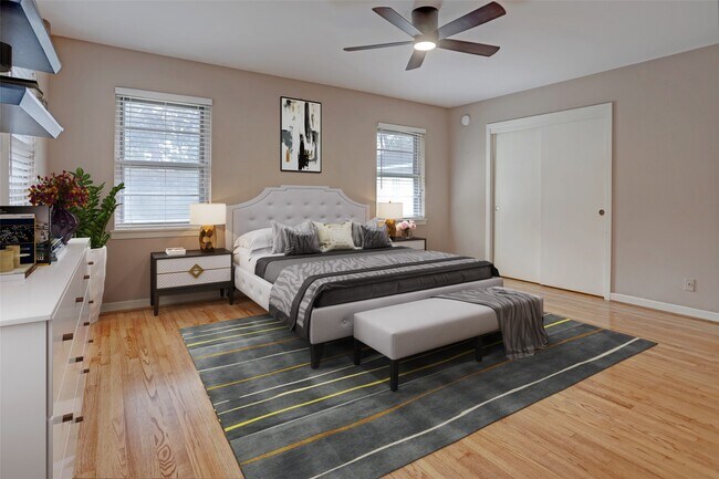 Building Photo - 9917 Cedardale Dr