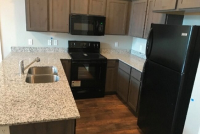 Building Photo - Lyman Triplex