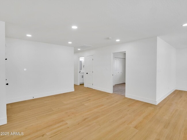Building Photo - 3118 S Evergreen Rd