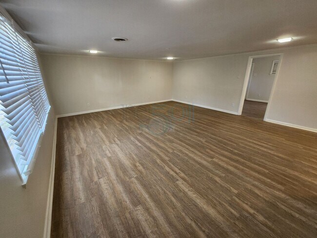Building Photo - 7520 W Markham St