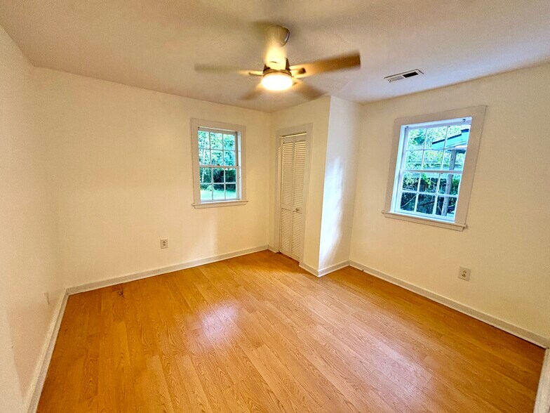 Building Photo - 4718 Mint Ave