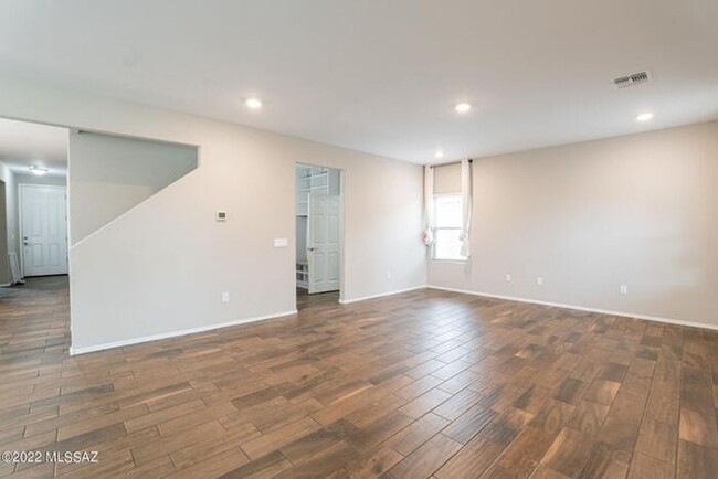 Building Photo - Spacious & Stylish Living in Saguaro Bloom...