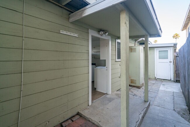 Building Photo - 218 29th St