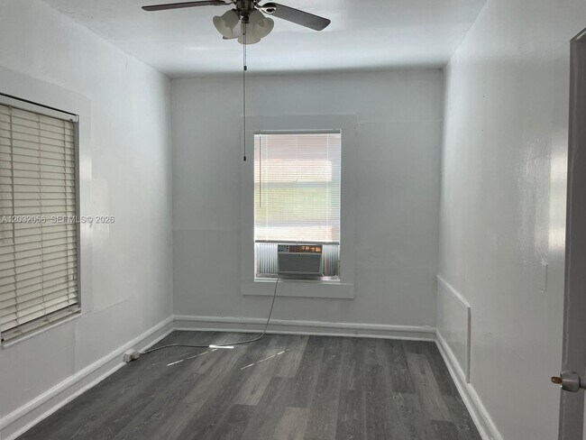 Building Photo - 817 4th St
