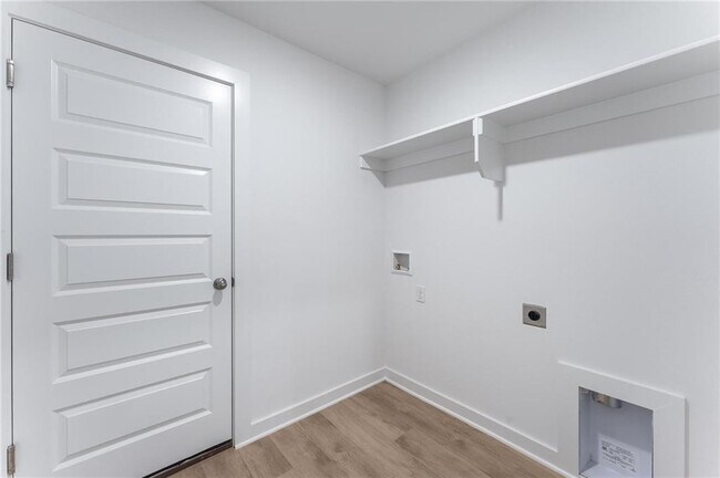 Building Photo - 4611 W Barhem Dr