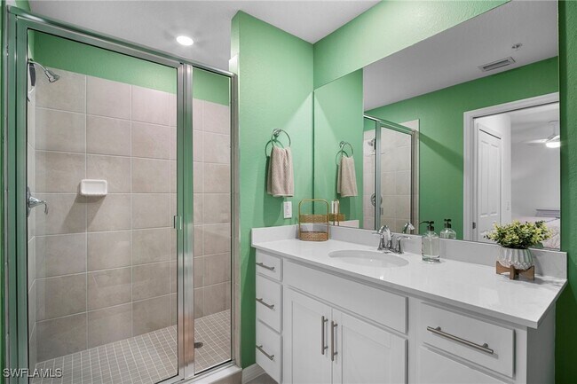 Building Photo - 15285 Grn Acrs Ave