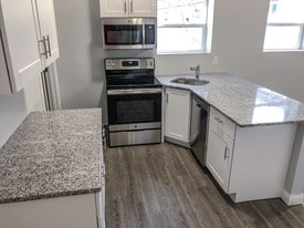 Building Photo - 11 N Miami St