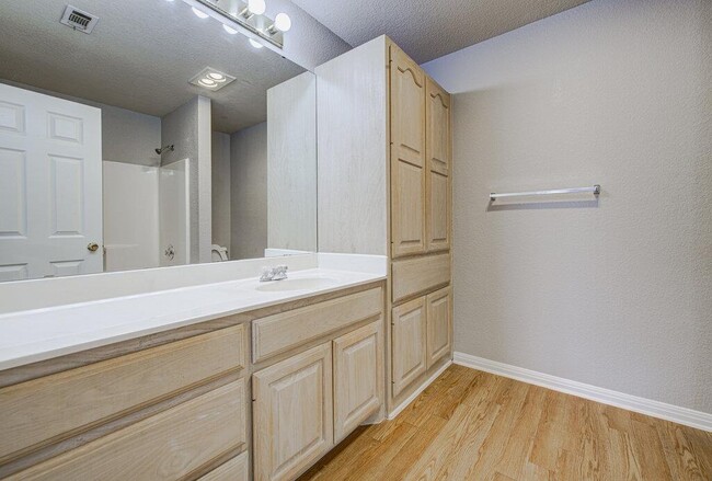 Building Photo - 2509 Riddle Rd