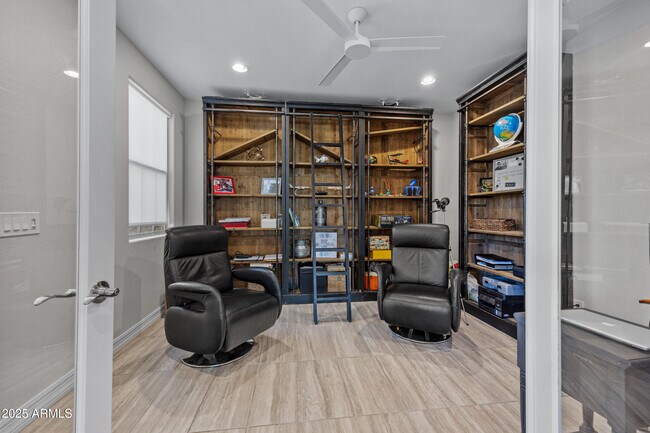Building Photo - 2423 N Beverly Pl