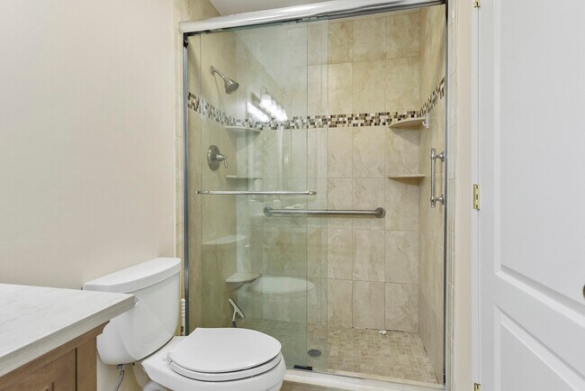 Building Photo - 6940 SE Lillian Ct