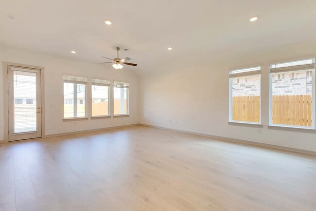 Building Photo - 408 Tinto St