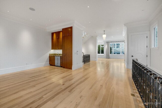 Building Photo - 19 Wilmot St