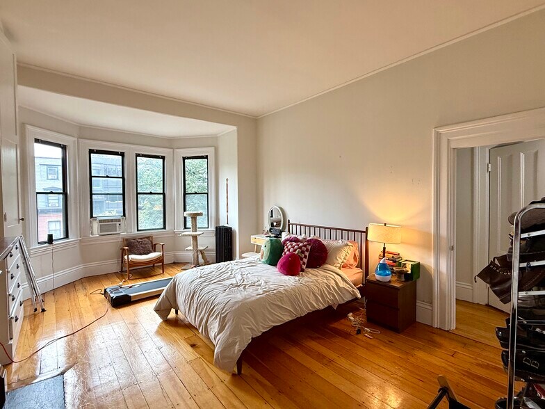 Building Photo - 354 Marlborough St