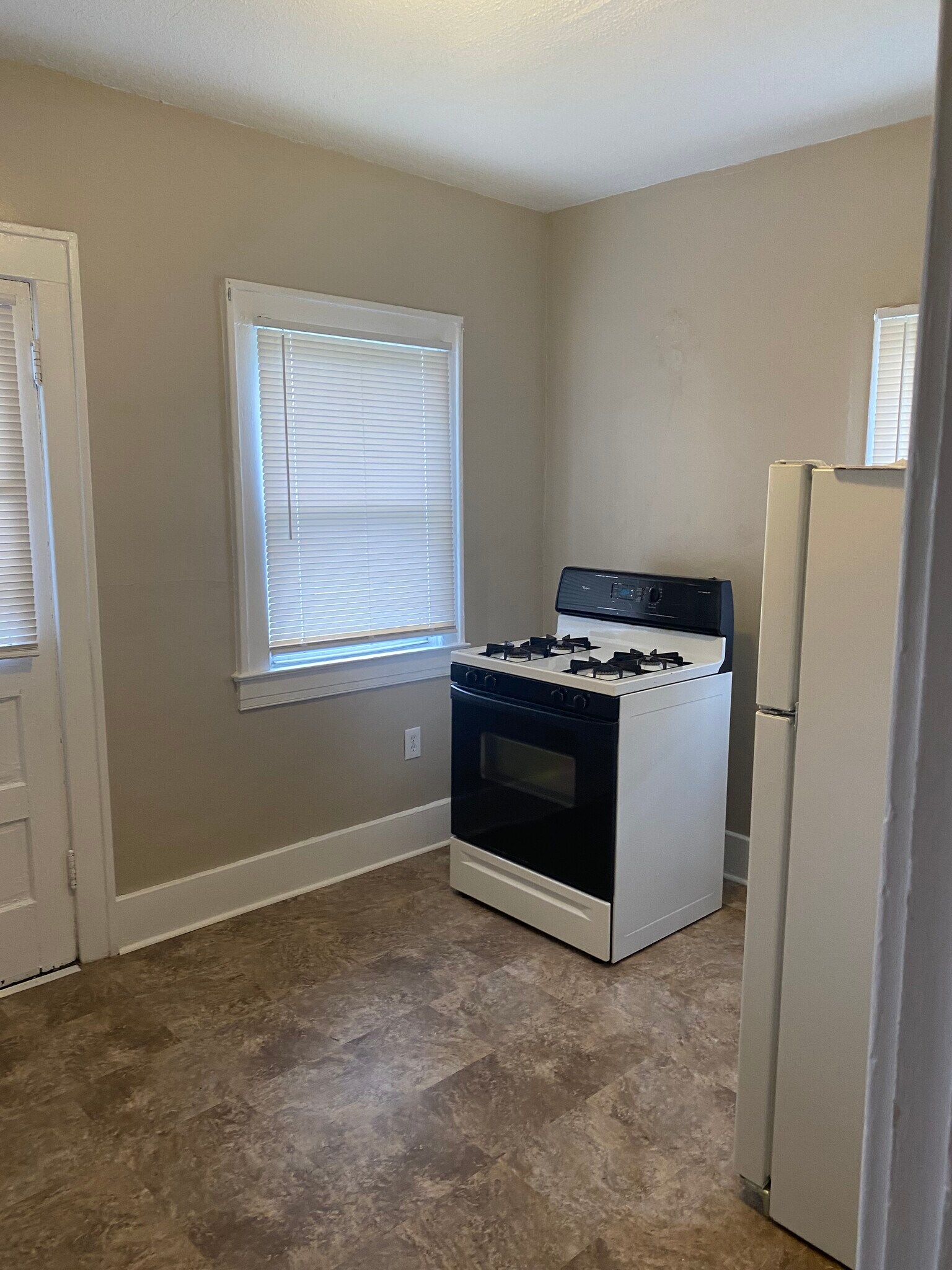Building Photo - 2209 Crittenden Dr