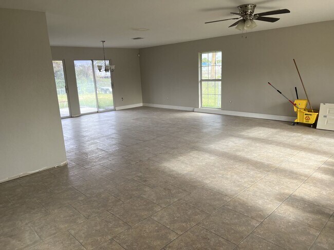 Building Photo - $1,895 ** AVAIL 6/7/25 ** 3 Bed / 2 Bath S...