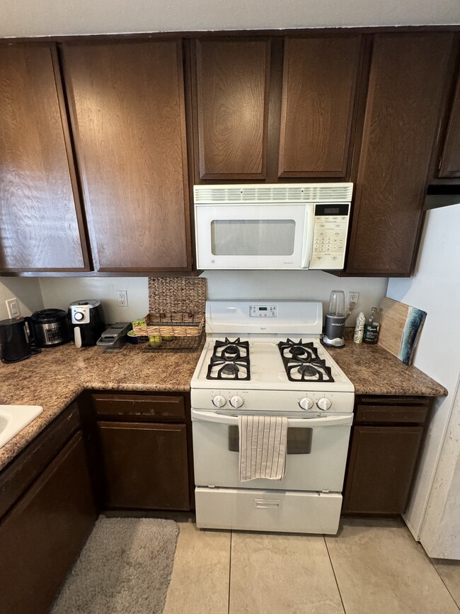 custom counter tops, built-in microwave, stove gas range and oven - 33966 Malaga Dr