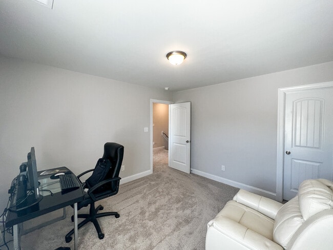 Building Photo - 172 Finch Ln