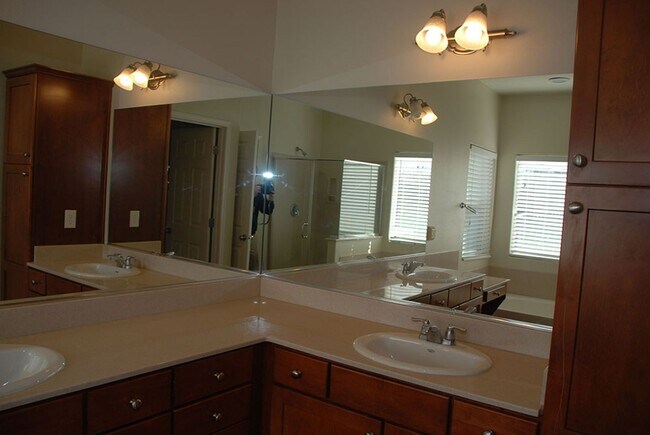 Building Photo - Newly Updated Single Story 4 BR + Office, 2.5 Bath and 3 Car