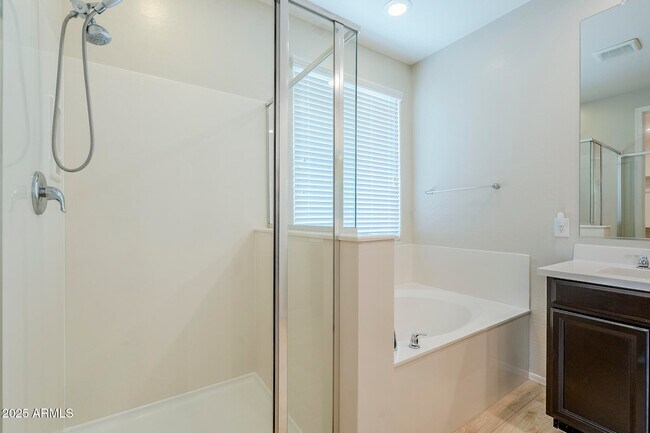 Building Photo - 9910 E Theia Dr