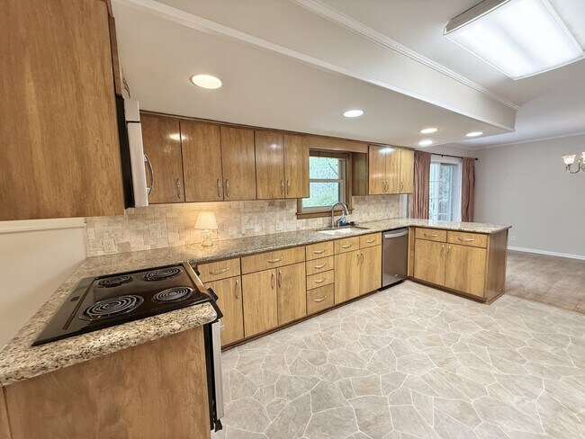 Building Photo - 102 Blueridge Pl