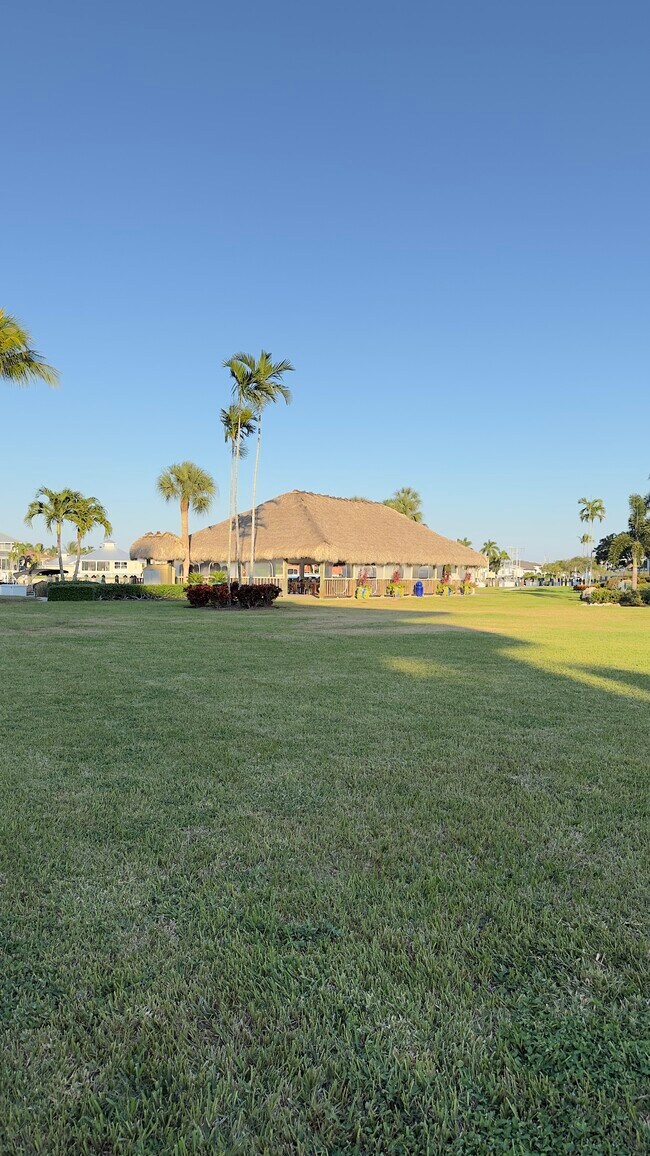 Building Photo - 651 Seaview Ct