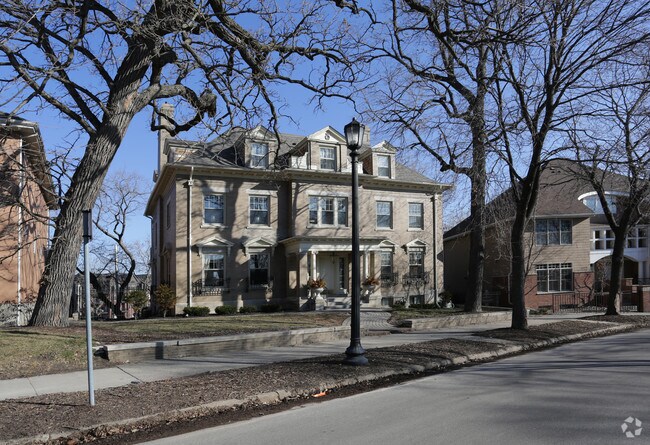 Building Photo - 300 Ridgewood Ave
