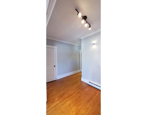 Building Photo - 16 Gardner St