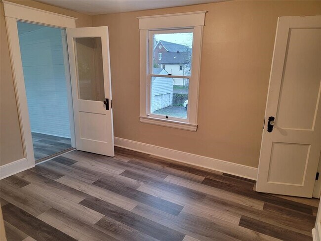 Building Photo - 208 S Liberty Ave