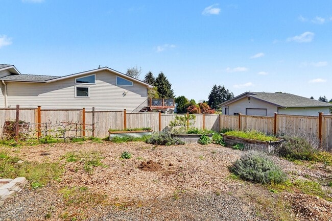 Building Photo - 4 bed, 2 bath single-level home in quiet West Salem neighborhood!