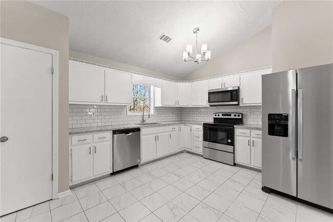Building Photo - 175 Cedar Ridge Dr