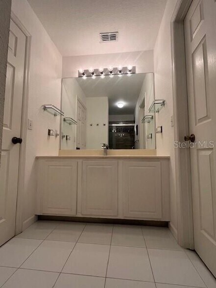 Building Photo - 8674 Abbotsbury Dr