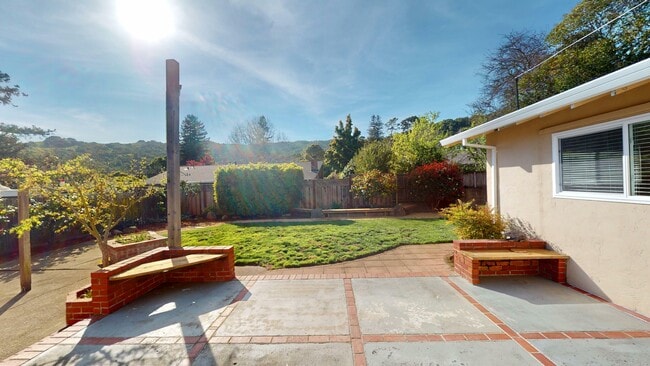 Building Photo - 207 Knight Dr