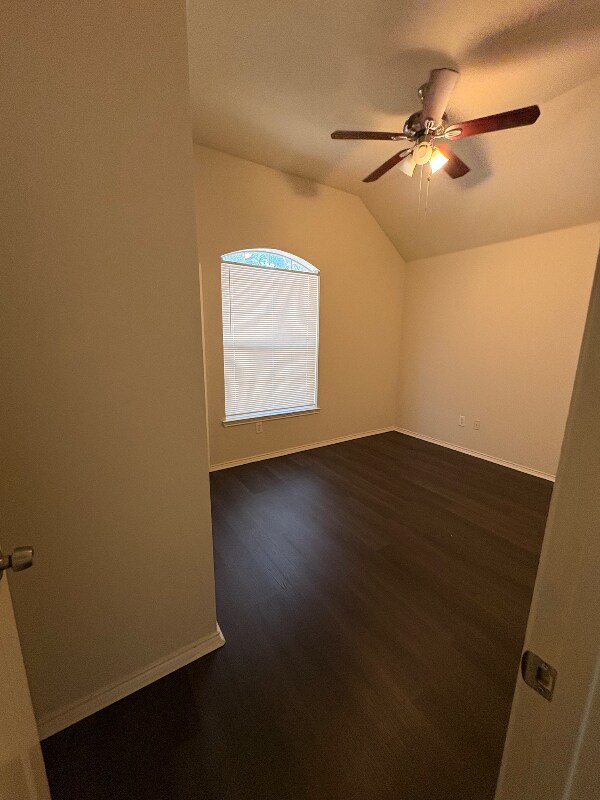 Building Photo - 400 Angler Dr