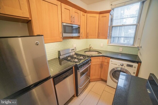 Building Photo - 404 S 22nd St