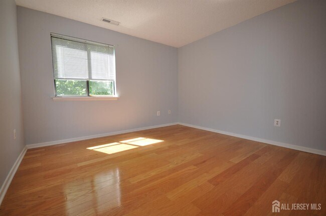 Building Photo - 8020 Tamarron Dr