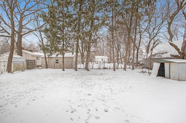 Building Photo - 2/1 Ranch Style Home