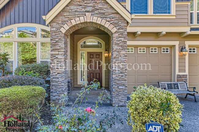 Building Photo - Beautiful 5-Bedroom Retreat with AC, Deck & Breathtaking Views