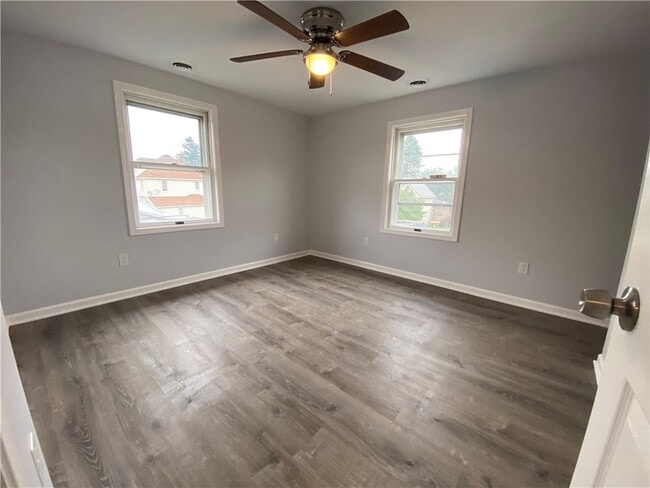 Building Photo - 233 W Commercial St