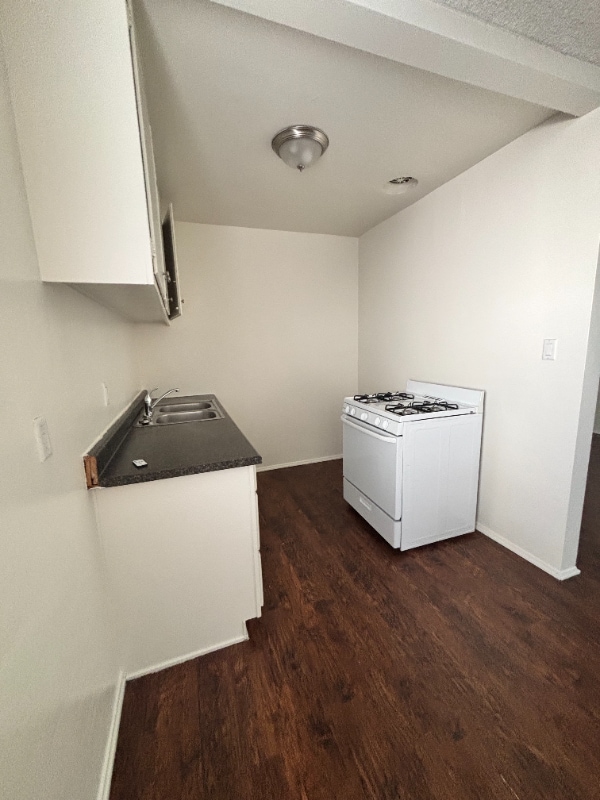 Building Photo - 950 S Gilbuck Dr