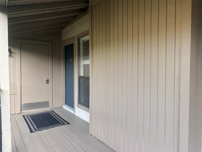 Building Photo - 5711 Sugar Hill Dr