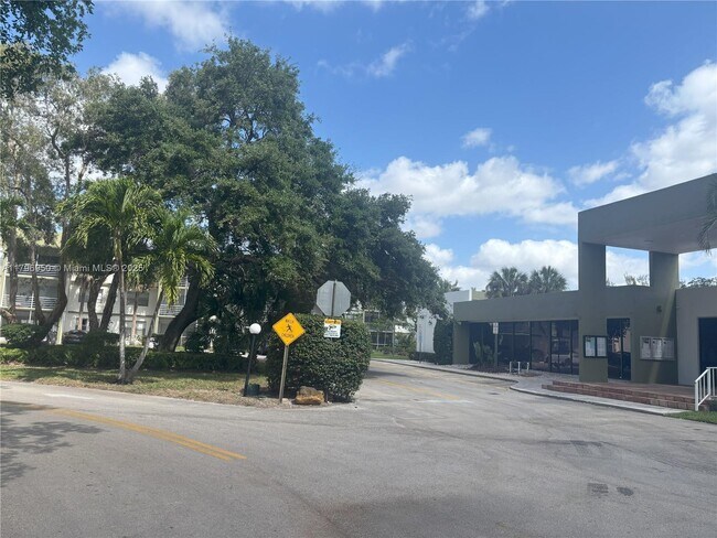 Building Photo - 4235 N University Dr