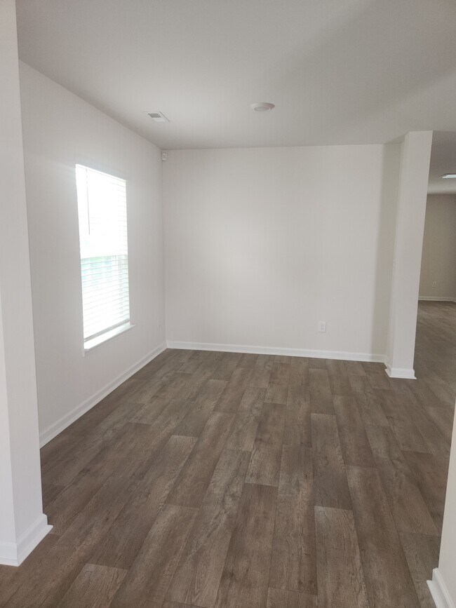 Building Photo - 4517 Sandstone Dr