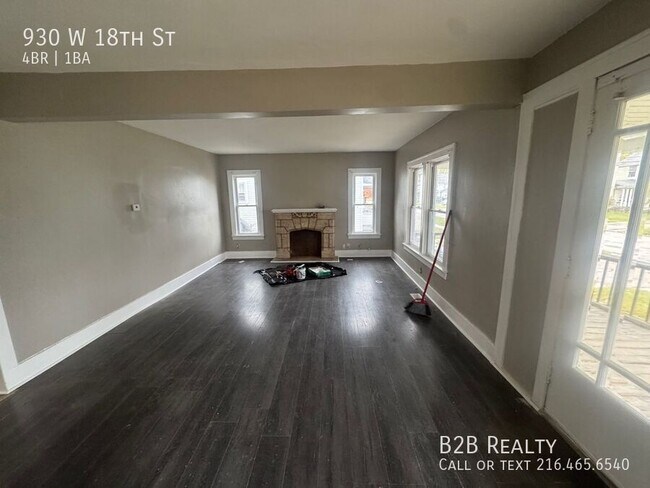 Building Photo - 930 W 18th St