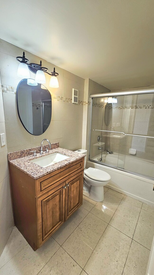 Building Photo - 4823 Via Palm Lakes Via