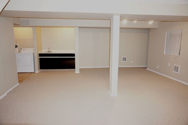 Building Photo - 913 Casey Ct