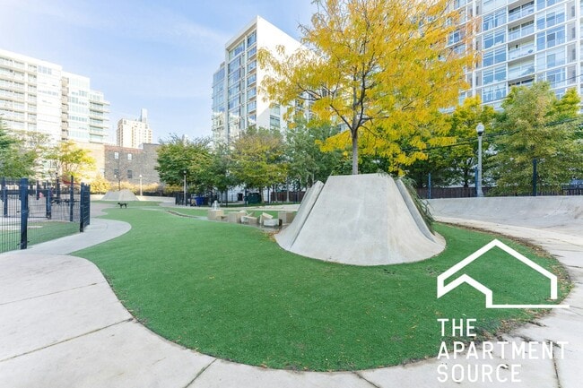 Building Photo - 1464 S Michigan Ave