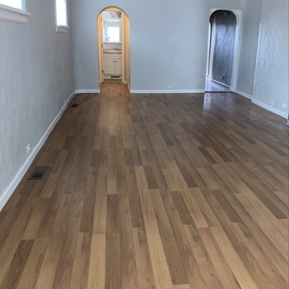 Living room - 217 N Jackson
