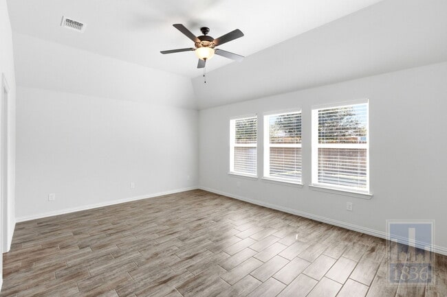 Building Photo - 188 Danbark Dr