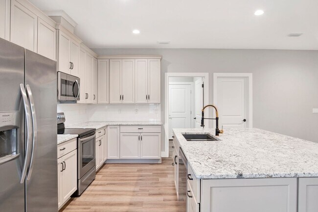 Building Photo - Spacious 2021 home close to beaches and shopping!