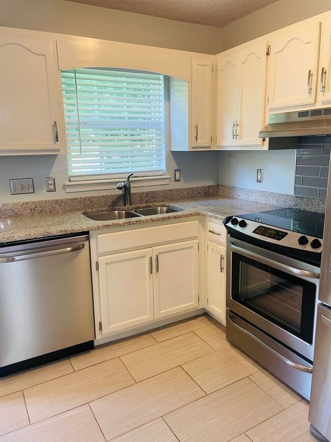 Building Photo - Coming Soon! Lovely 3 Bedroom Spacious 2 S...